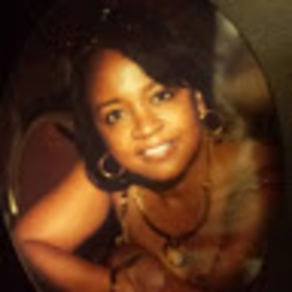 Meet your Posher, Lynora - Picture 1 of 1